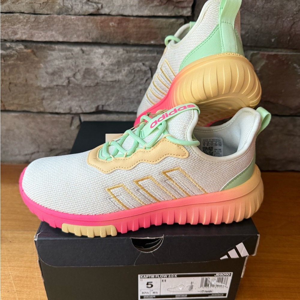 NIB/New Adidas big kid’s Kaptir Flow shoes size 5